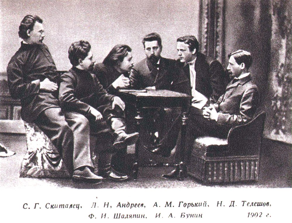 Os seis membros do círculo literário Sreda reunidos em torno de uma mesa em 1902: Skitálets, Andréiev, Górki, Teleshov, Chaliápin e Bunin