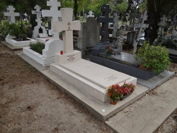 Túmulo de Ivan Bunin e Vera Búnina no cemitério russo de Sainte-Geneviève-des-Bois